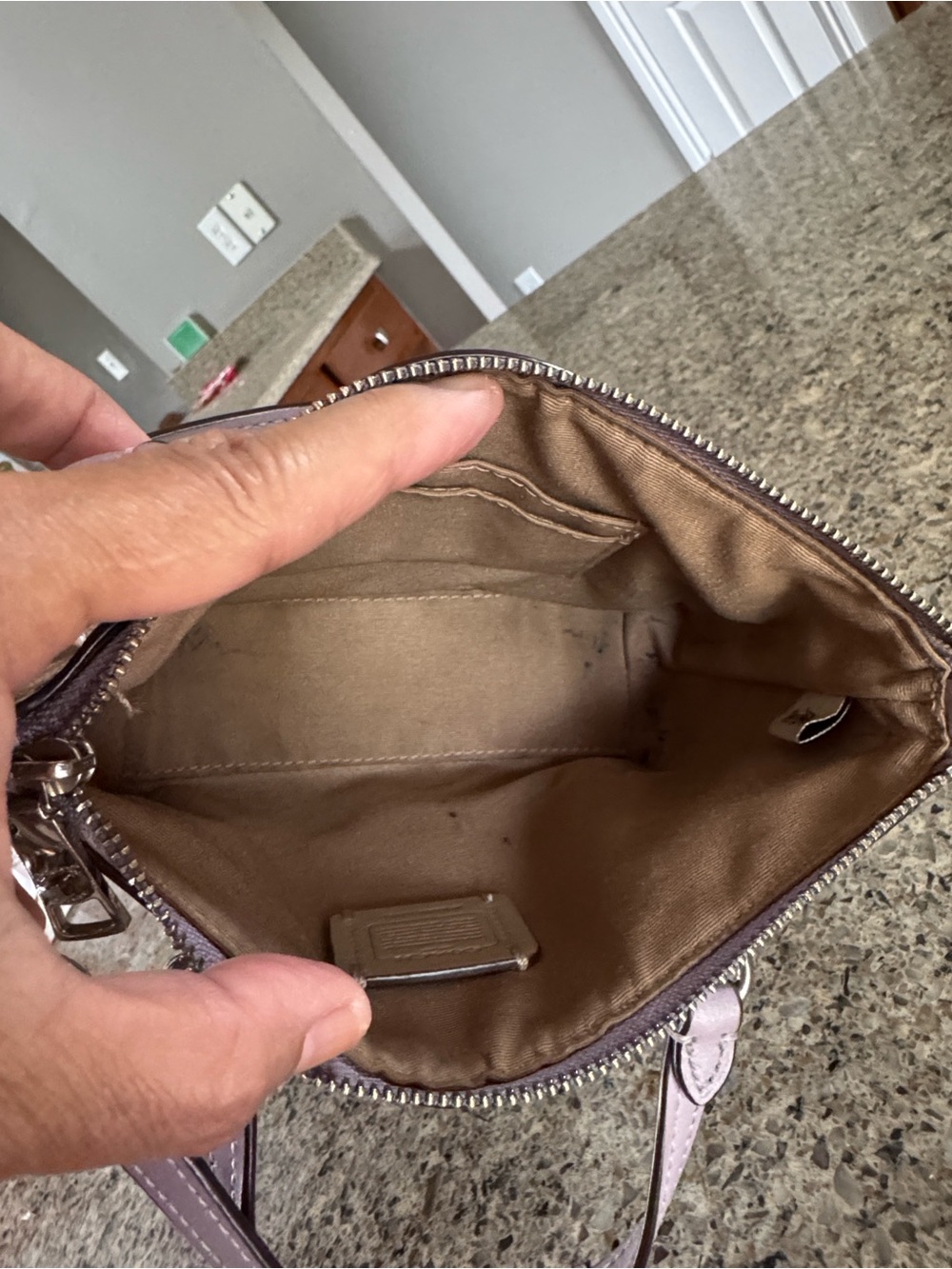 ❤️Very cute ❤️Coach Tan Signature Canvas Crossbody Satchel with Lilac Trim - Picture 14 of 17